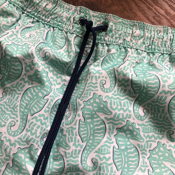 VINEYARD VINES BIG & TALL
SEAHORSE PRINTED CHAPPY SWIM TRUNKS - Picture 3 of 7